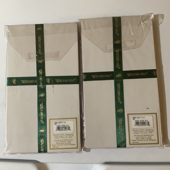 NWT Waterford set of 2 fingertip towels 14x20 ruby - Picture 5 of 6